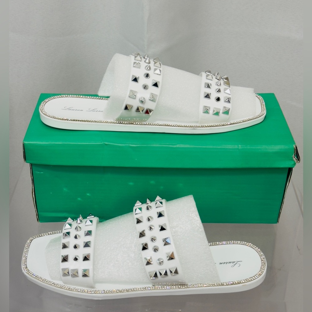 Lauren Lorraine White Plastic Silver Studded Flat Sandals        Size 8      NWT